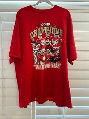 Source Unknown Red 'Champions' Graphic Tee